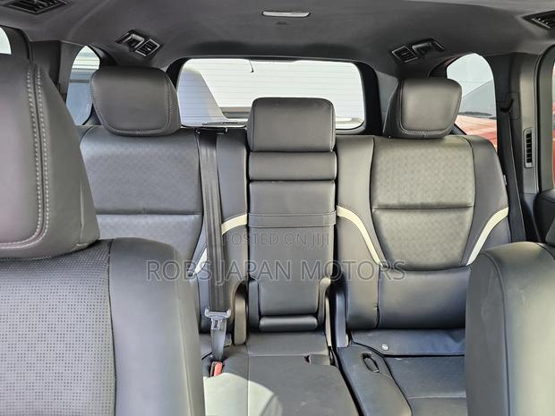 Toyota Land Cruiser LC300 2023