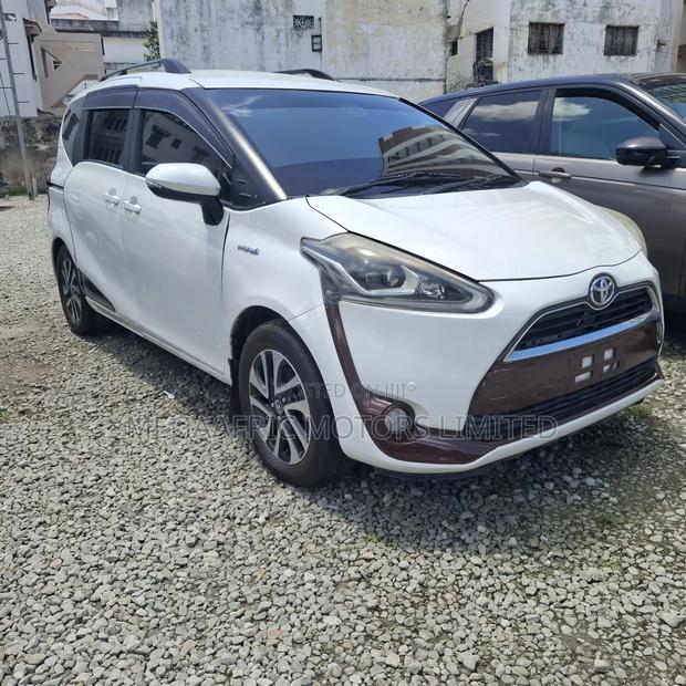 Toyota Sienta 1.5 Hybrid FWD (6-seater) 2017 White