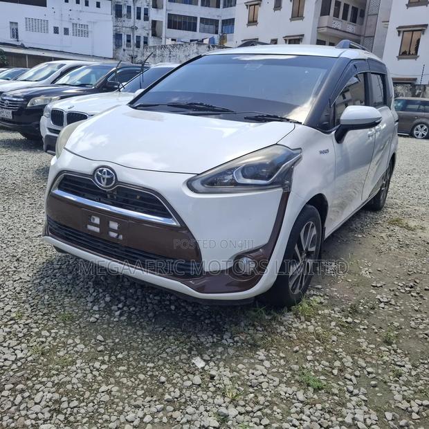 Toyota Sienta 1.5 Hybrid FWD (6-seater) 2017 White