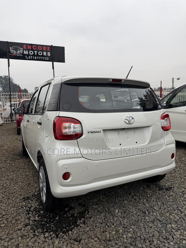 Toyota Passo 1.0 FWD 2019 White