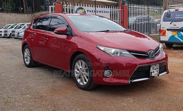 Toyota Auris 2013 Maroon