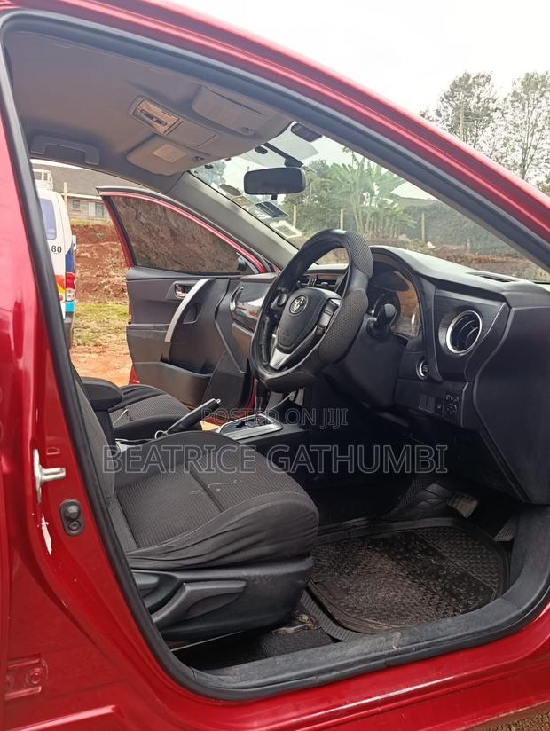 Toyota Auris 2013 Maroon