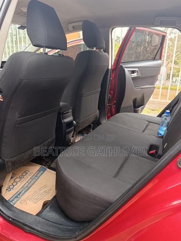 Toyota Auris 2013 Maroon
