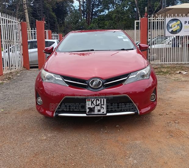 Toyota Auris 2013 Maroon