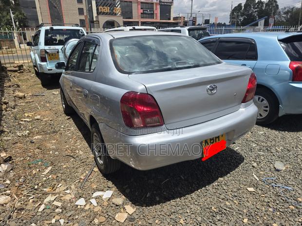 Toyota Platz 2001 Silver