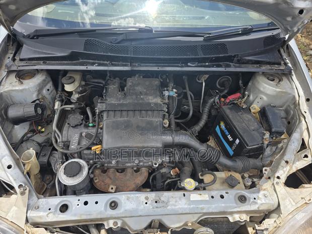 Toyota Platz 2001 Silver