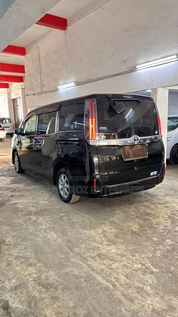 Toyota Noah 2018 Black
