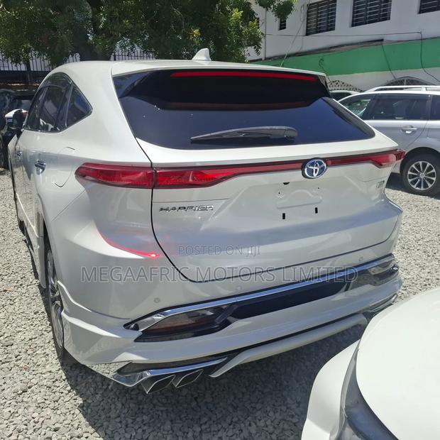 Toyota Harrier 2.5 Hybrid 2020 White