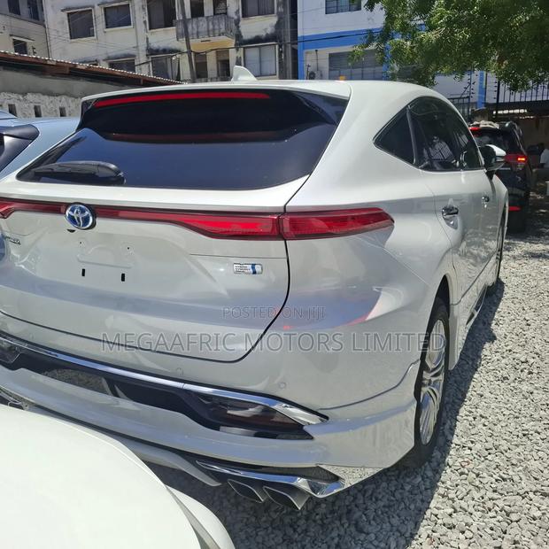 Toyota Harrier 2.5 Hybrid 2020 White