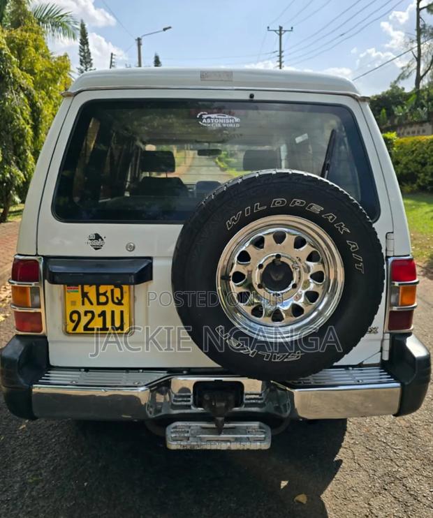 Mitsubishi Pajero 2011 White