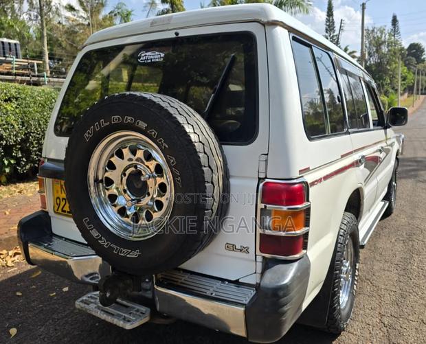 Mitsubishi Pajero 2011 White