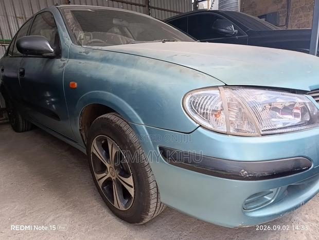 Nissan Sunny 2002 Blue