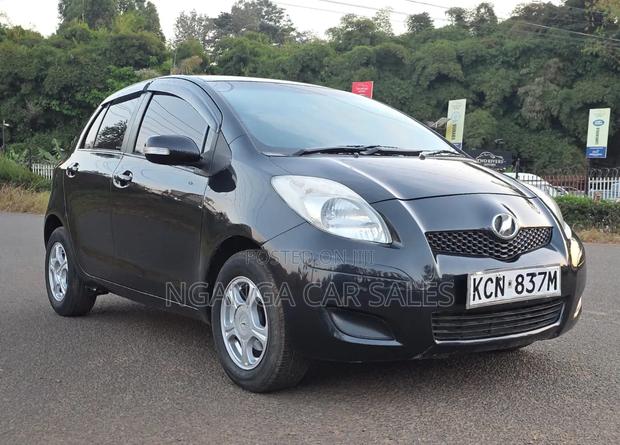 Toyota Vitz 2010 Black