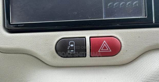 Toyota Porte 2019 Silver