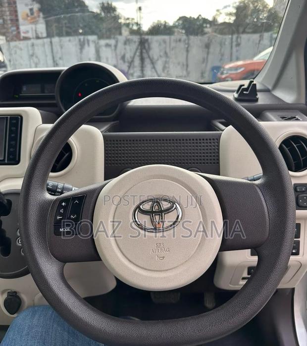 Toyota Porte 2019 Silver