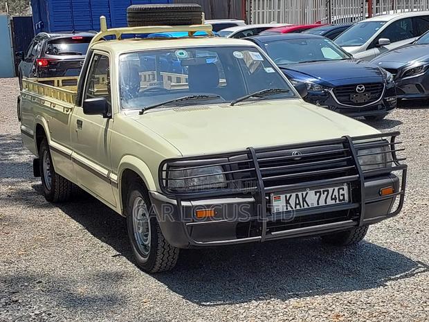 Mazda B 1998 Beige