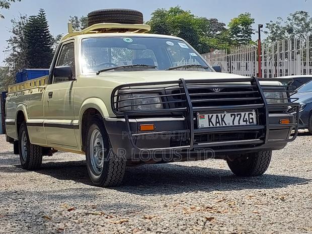 Mazda B 1998 Beige