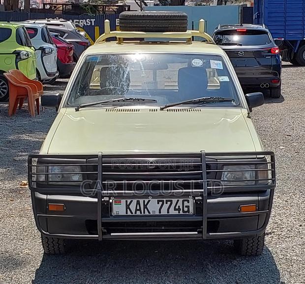 Mazda B 1998 Beige