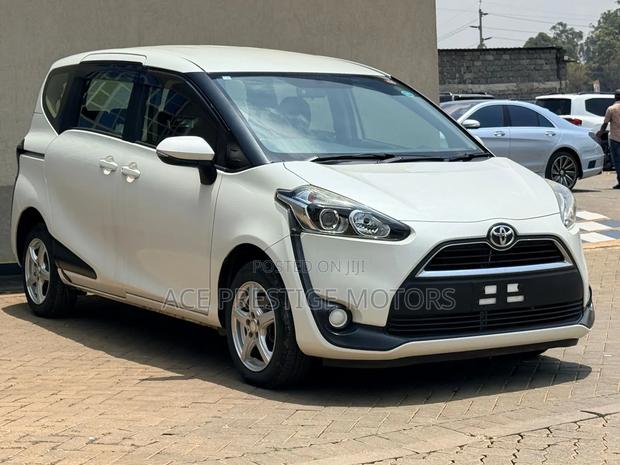 Toyota Sienta 2018 White