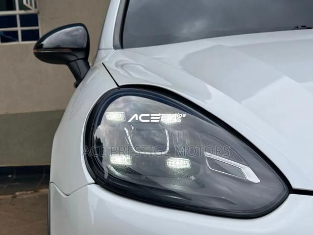 Porsche Cayenne 2015 White