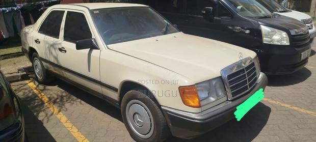 Mercedes-Benz W124 1992 Beige