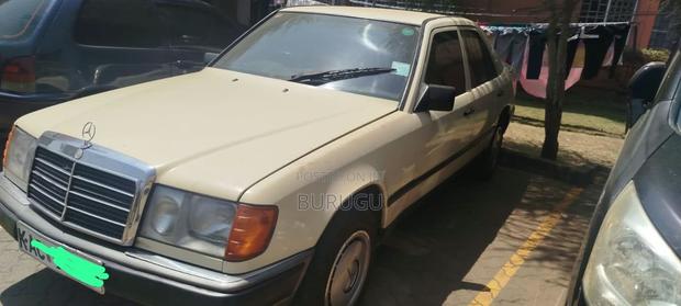 Mercedes-Benz W124 1992 Beige