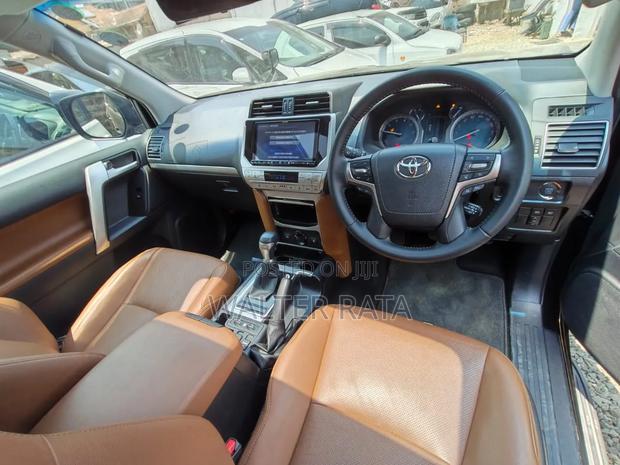 Toyota Land Cruiser Prado 2022 Black