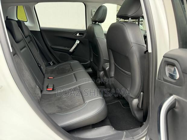 Peugeot 2008 2019 White
