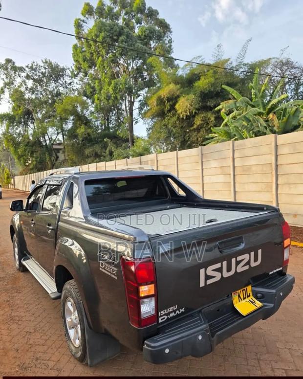 Isuzu D-MAX 2023 Gray