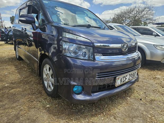 Toyota Voxy V 2WD 8-Seater 2009 Blue
