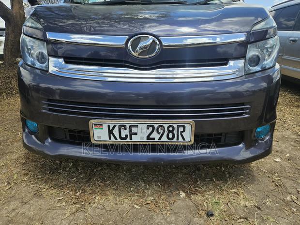 Toyota Voxy V 2WD 8-Seater 2009 Blue