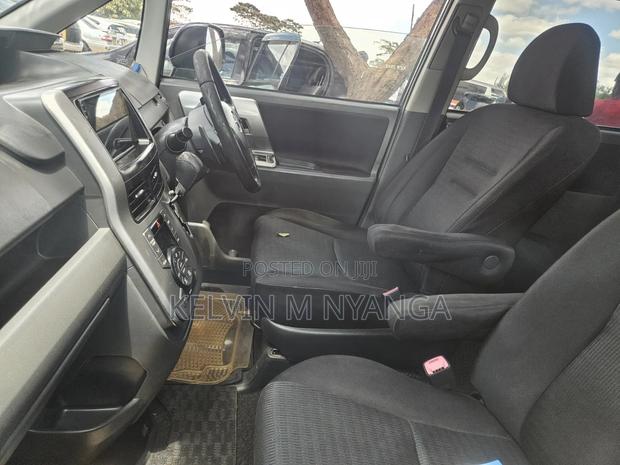 Toyota Voxy V 2WD 8-Seater 2009 Blue