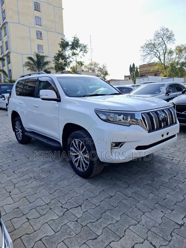 Toyota Land Cruiser Prado 2.8 2019 White