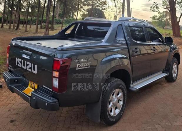Isuzu D-MAX 2023 Gray
