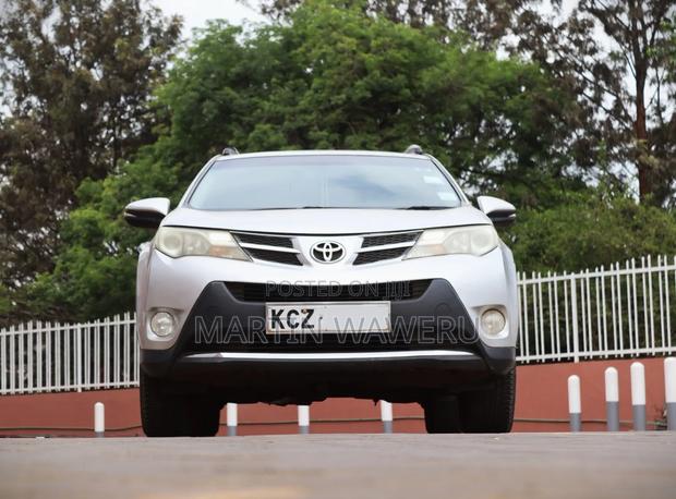 Toyota RAV4 Limited 4dr SUV AWD (2.5L 4cyl 6A) 2014 Silver