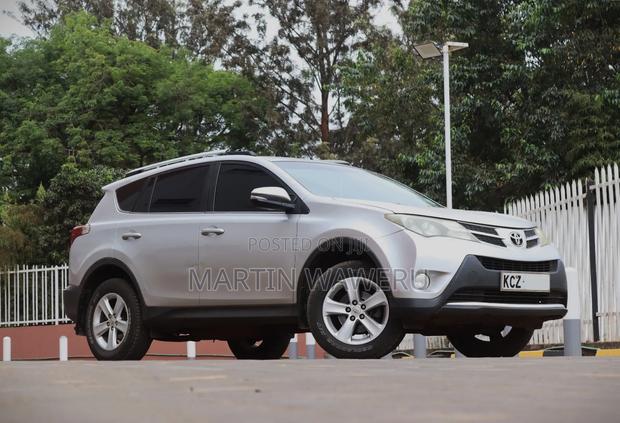 Toyota RAV4 Limited 4dr SUV AWD (2.5L 4cyl 6A) 2014 Silver