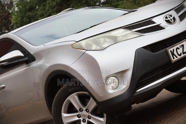 Toyota RAV4 Limited 4dr SUV AWD (2.5L 4cyl 6A) 2014 Silver