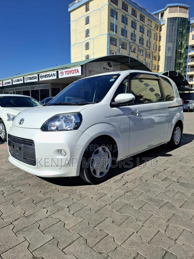Toyota Porte 2019 White