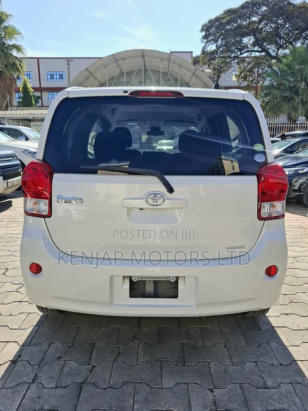 Toyota Porte 2019 White