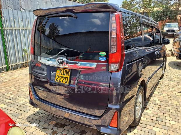 Toyota Noah 2017 Purple