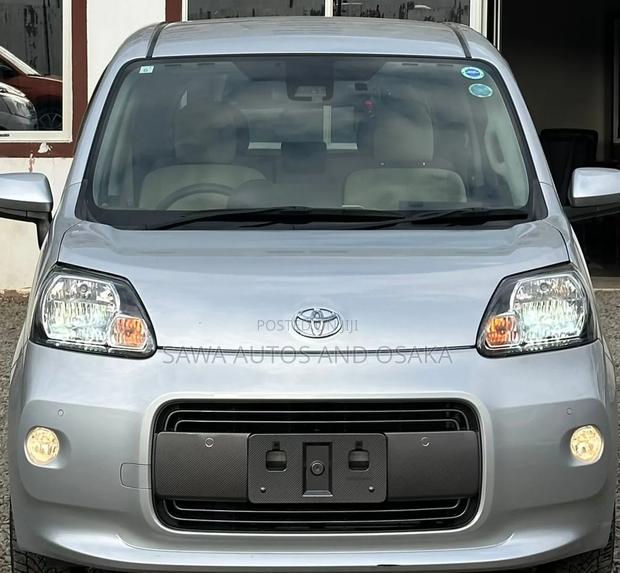 Toyota Porte 2019 White