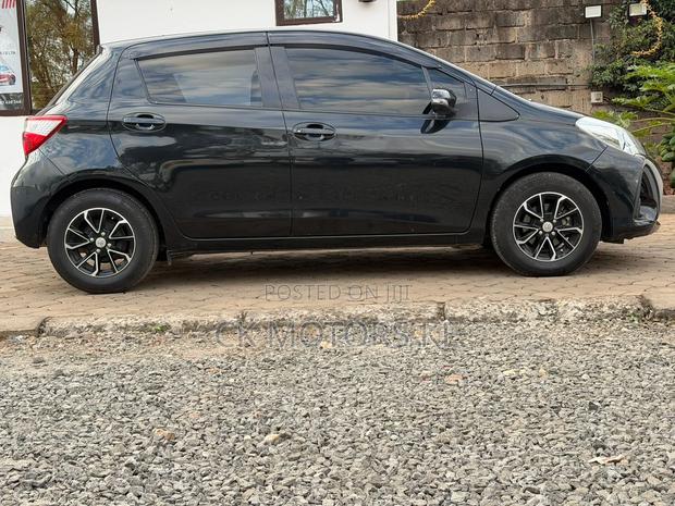 Toyota Vitz 1.0 FWD 5dr 2018 Black