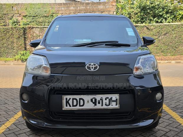 Toyota Porte 2014 Black