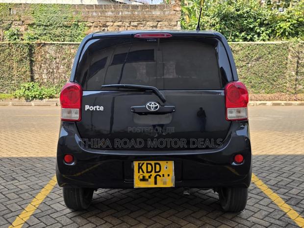 Toyota Porte 2014 Black