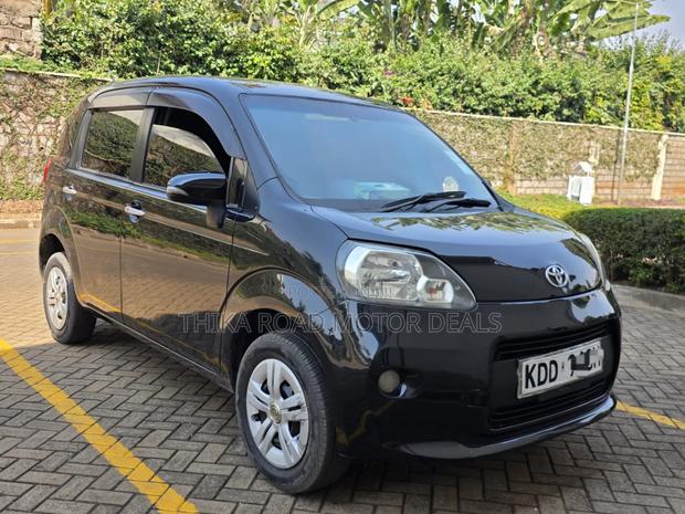 Toyota Porte 2014 Black