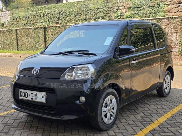 Toyota Porte 2014 Black
