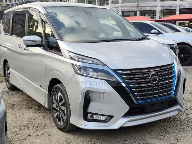 Nissan Serena 2019 Silver