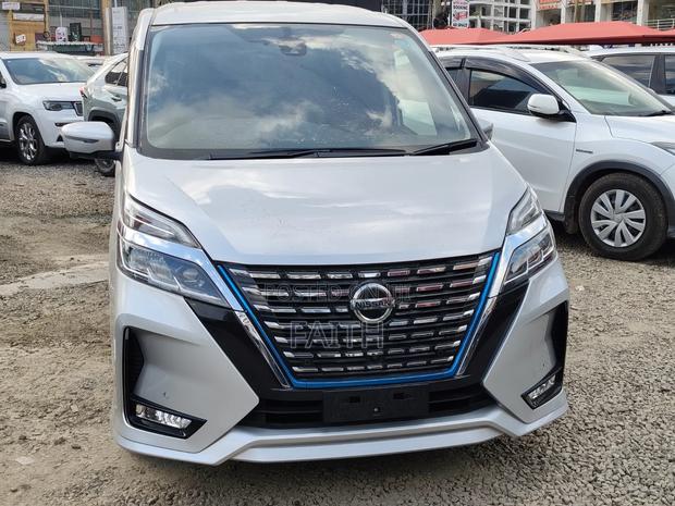 Nissan Serena 2019 Silver