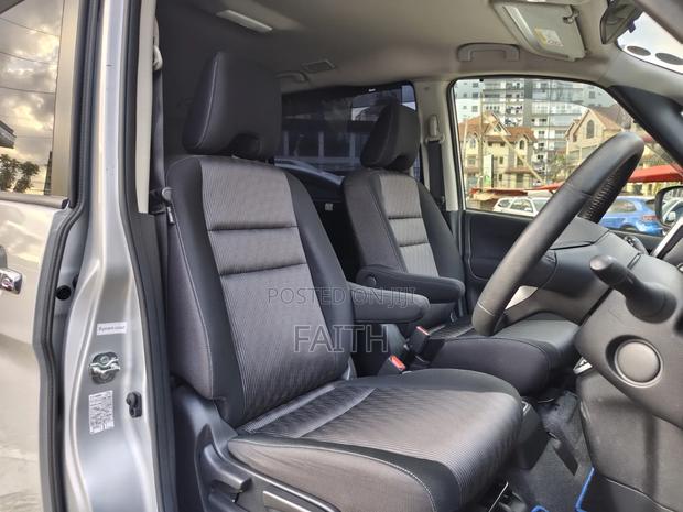 Nissan Serena 2019 Silver