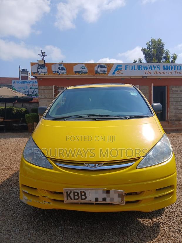 Toyota Estima 2001 Yellow